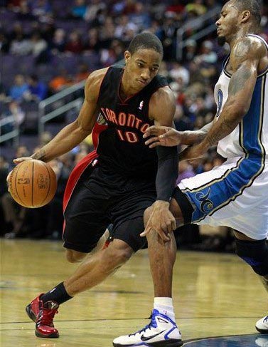 边后卫内收 边后卫内收